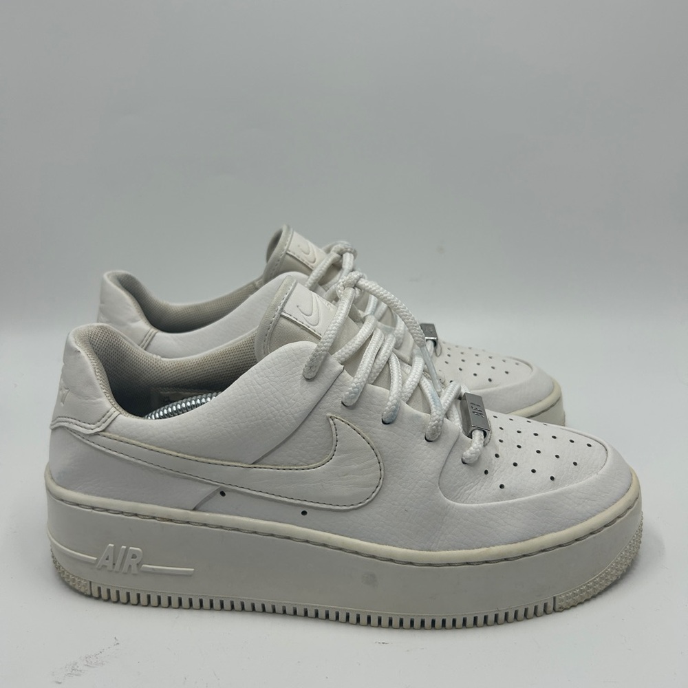 Nike Air Force 1’s Women's White Sneakers Size 7.5 - Picture 4 of 6